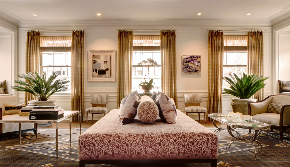 Пример оригинального дизайна: большая парадная, открытая гостиная комната в классическом стиле с белыми стенами и паркетным полом среднего тона без камина, телевизора