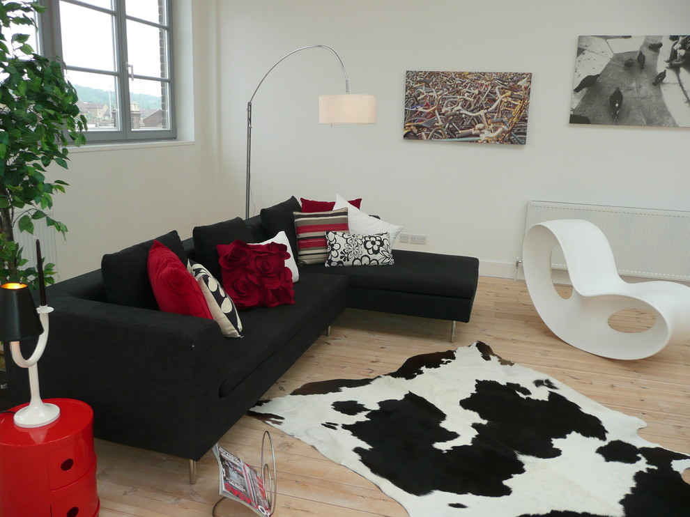 This is an example of a modern living room in London with white walls.