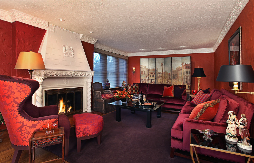 デトロイトにある広いトラディショナルスタイルのおしゃれなリビング (赤い壁、カーペット敷き、標準型暖炉、テレビなし、紫の床) の写真