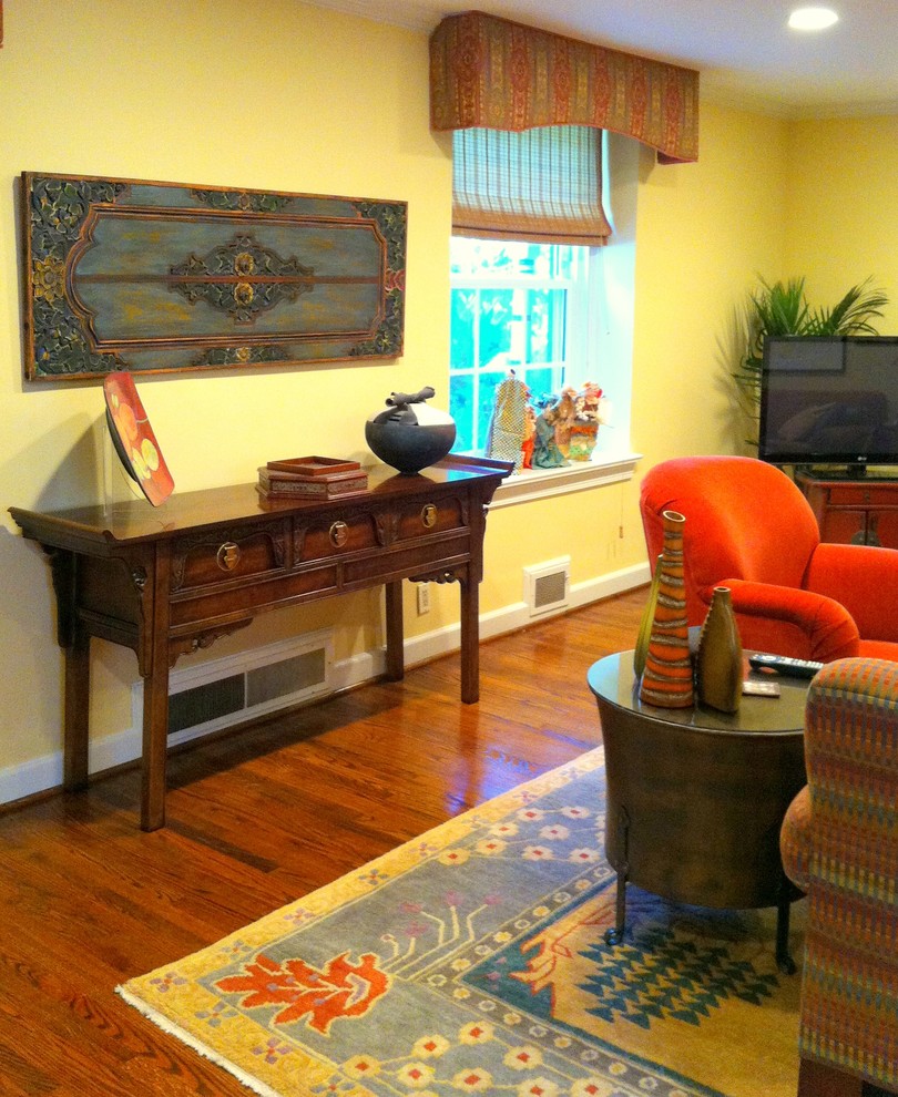 Example of a transitional living room design in Philadelphia