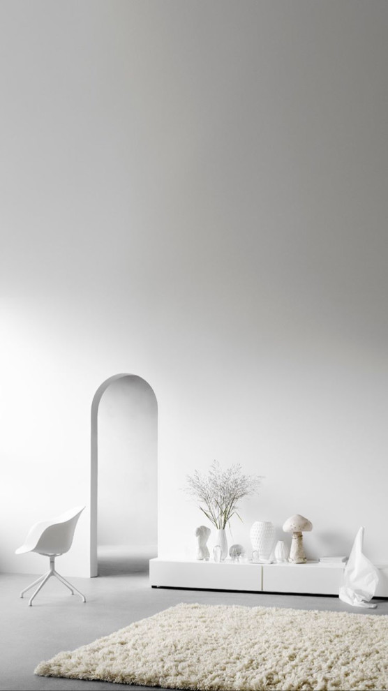 Cette image montre un salon design ouvert avec une salle de réception, un mur blanc, parquet peint et un sol blanc.