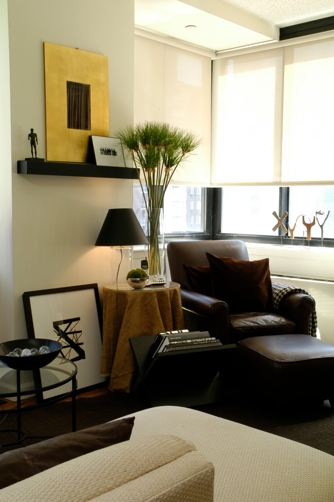 Immagine di un piccolo soggiorno design aperto con pareti bianche