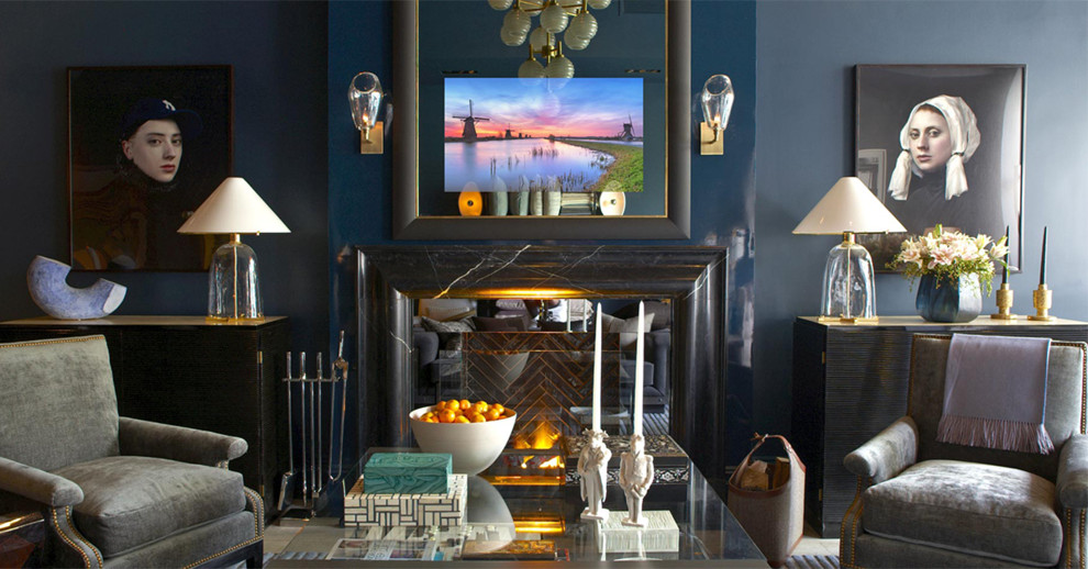 Bild på ett mellanstort vintage separat vardagsrum, med ett finrum, blå väggar, skiffergolv, en standard öppen spis, en spiselkrans i sten, en dold TV och beiget golv