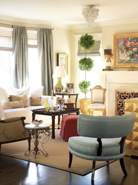 Design ideas for a classic living room in Minneapolis.