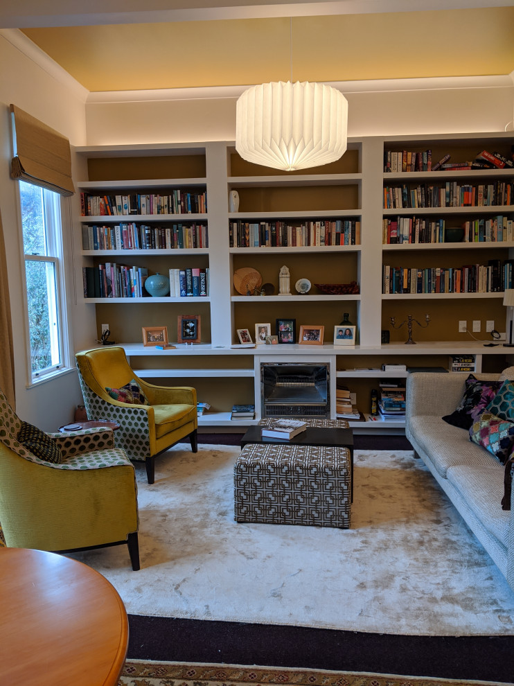 Mittelgroßes, Repräsentatives, Abgetrenntes Eklektisches Wohnzimmer ohne Kamin mit Teppichboden und braunem Boden in Wellington