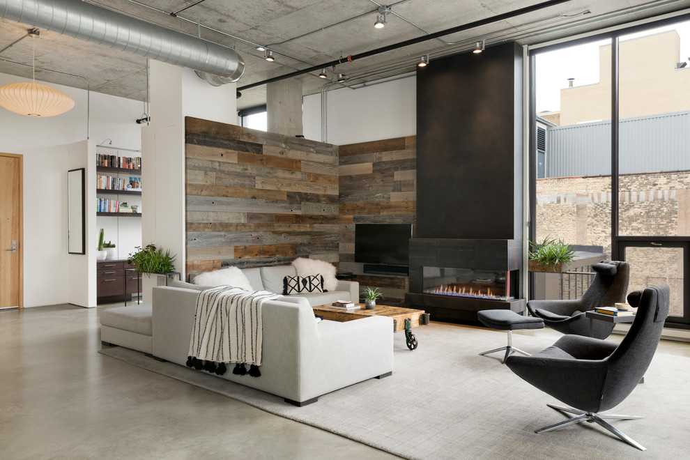 Offenes Industrial Wohnzimmer mit weißer Wandfarbe, Betonboden, Gaskamin, TV-Wand und grauem Boden in Minneapolis