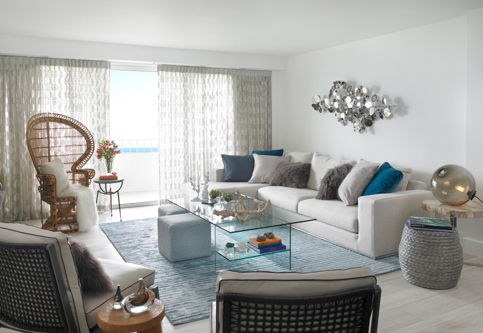 Ispirazione per un soggiorno minimalista di medie dimensioni e aperto con pareti grigie e pavimento in marmo