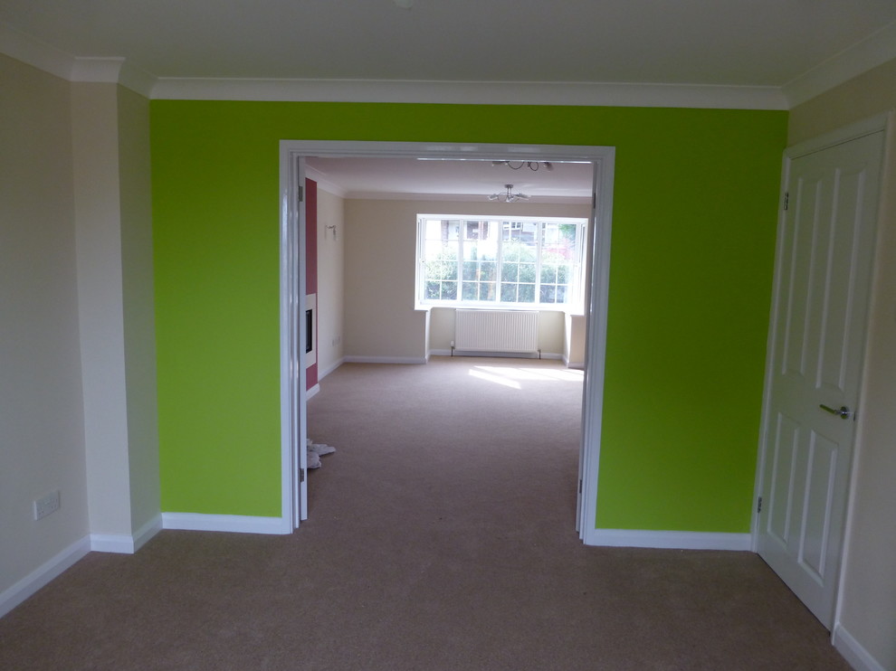 This is an example of a contemporary living room in Berkshire.