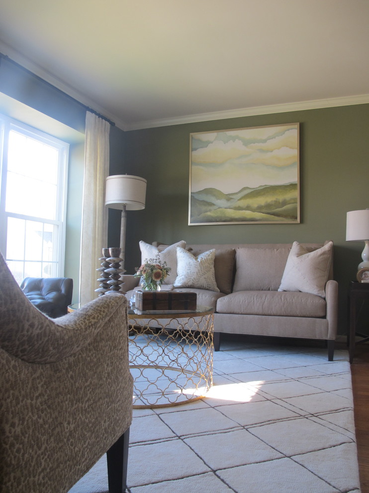 На фото: парадная, изолированная гостиная комната среднего размера в стиле неоклассика (современная классика) с зелеными стенами и паркетным полом среднего тона без камина, телевизора