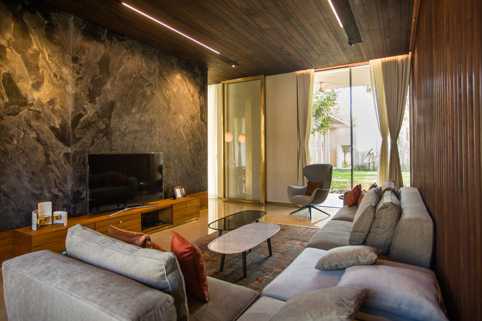 Inspiration pour un salon design avec un mur gris, sol en béton ciré, un téléviseur indépendant et un sol beige.