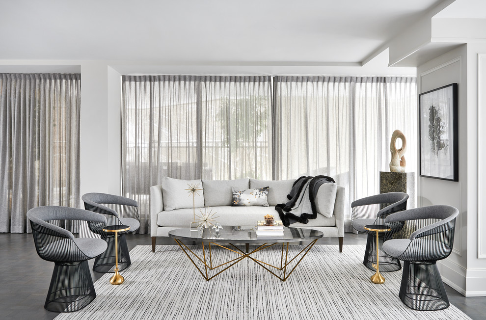 Стильный дизайн: парадная, открытая гостиная комната среднего размера в современном стиле с белыми стенами, серым полом и полом из винила без камина, телевизора - последний тренд