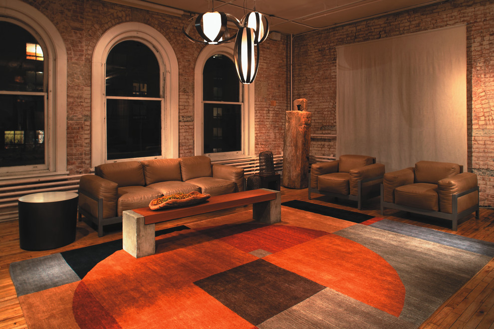 Großes, Repräsentatives, Offenes, Fernseherloses Modernes Wohnzimmer ohne Kamin mit Teppichboden und brauner Wandfarbe in Denver
