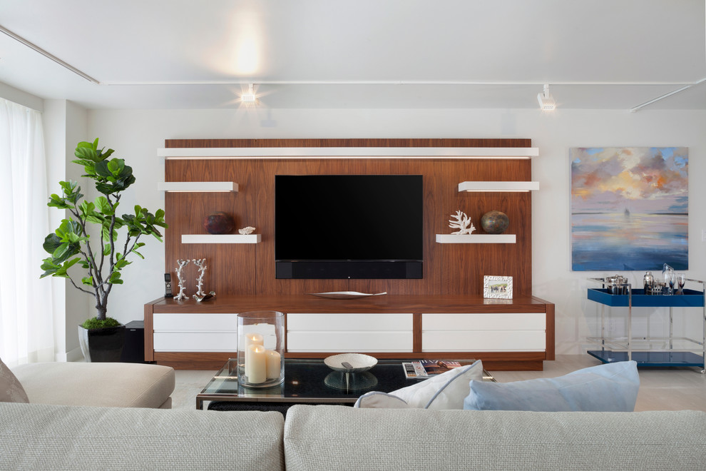 Immagine di un soggiorno design aperto con angolo bar, pareti bianche, pavimento in gres porcellanato e TV a parete