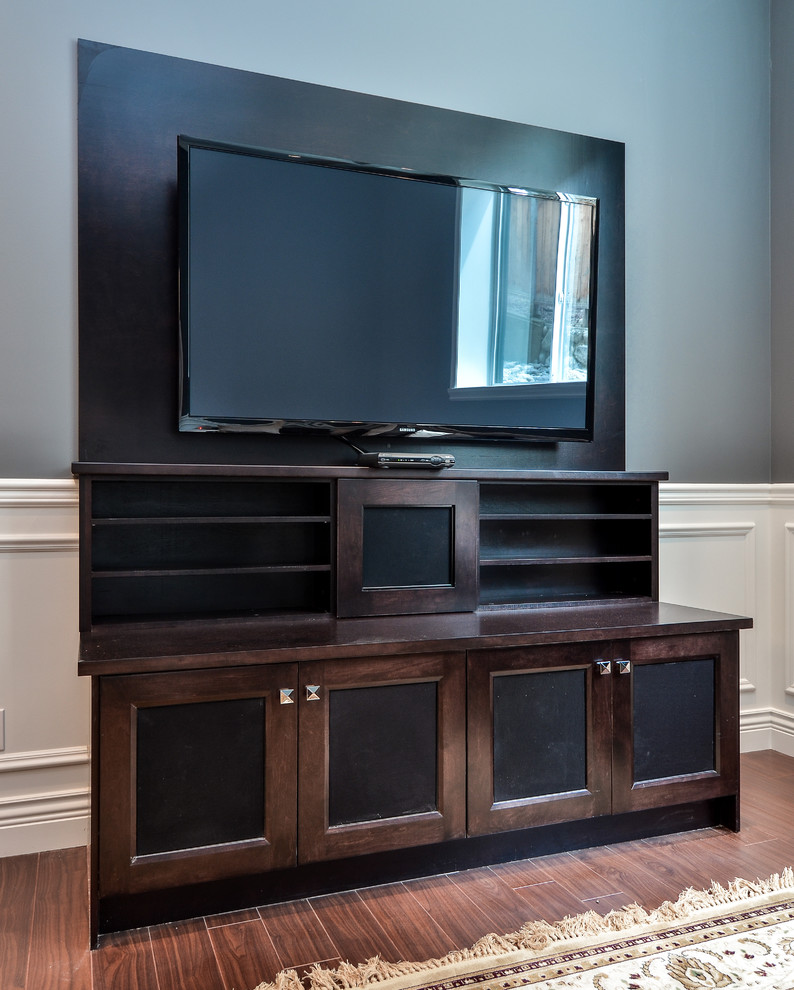 Contemporary entertainment unit with shaker style cabinets ...