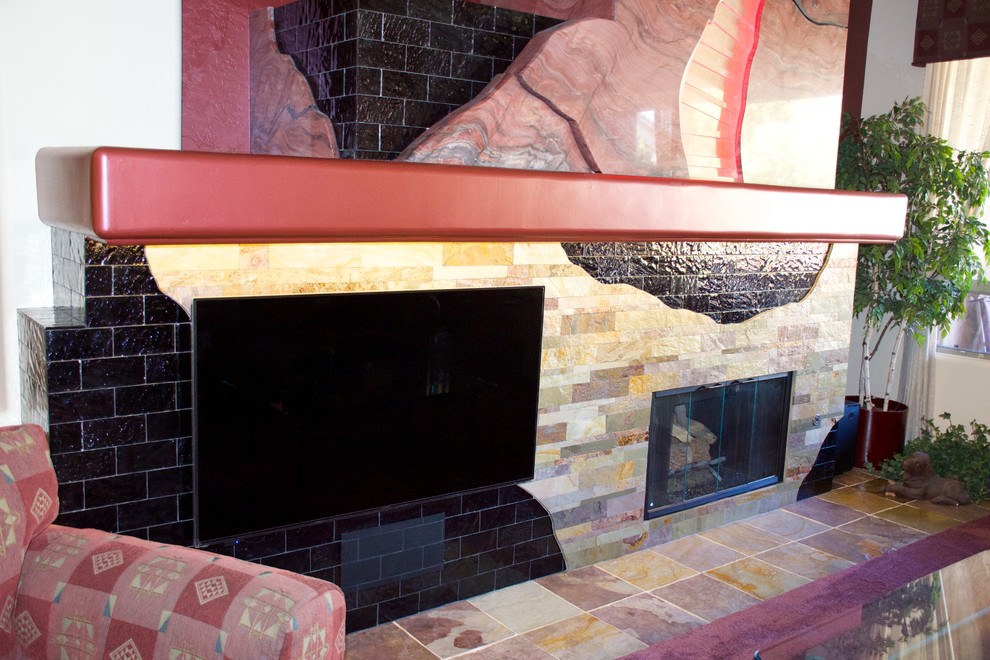 Foto di un ampio soggiorno contemporaneo aperto con pavimento in ardesia e parete attrezzata