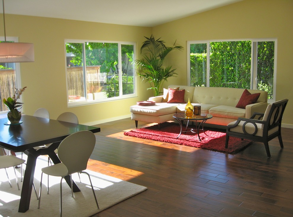 Ispirazione per un soggiorno contemporaneo con pavimento in legno massello medio