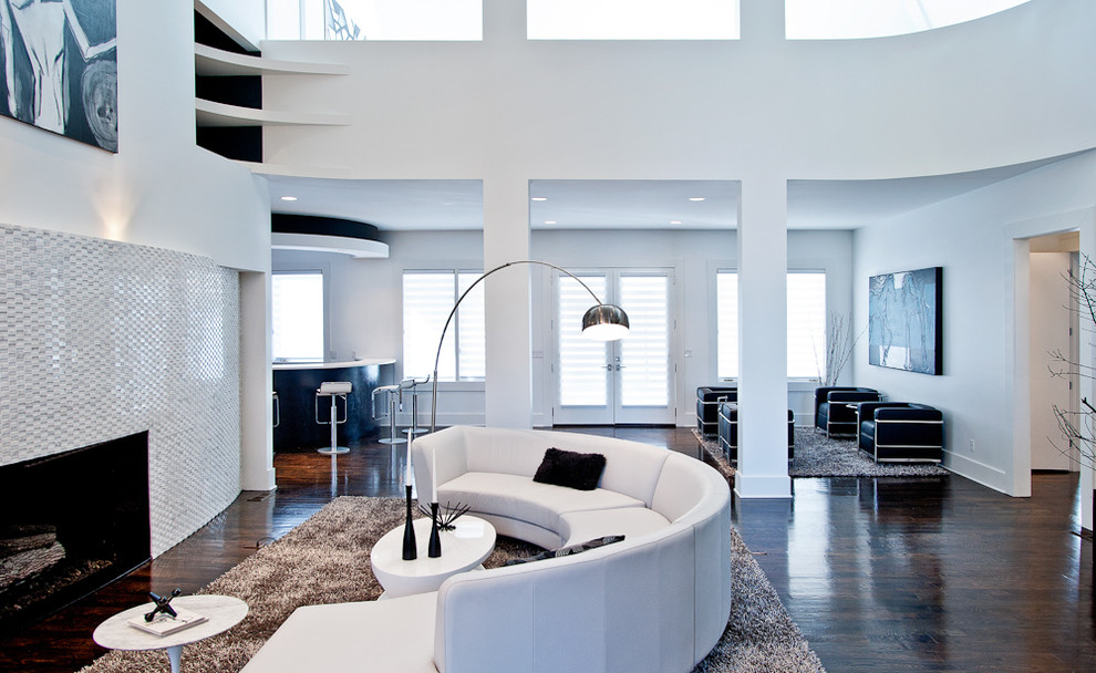 Contemporary living room in Nashville with white walls and feature lighting.