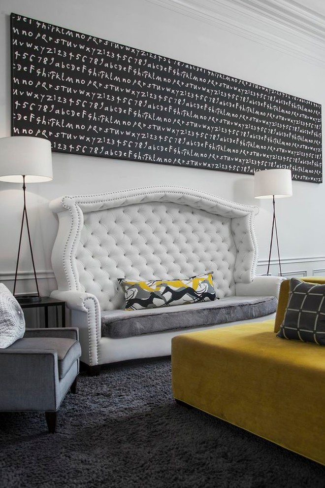 Idee per un soggiorno design con pareti bianche