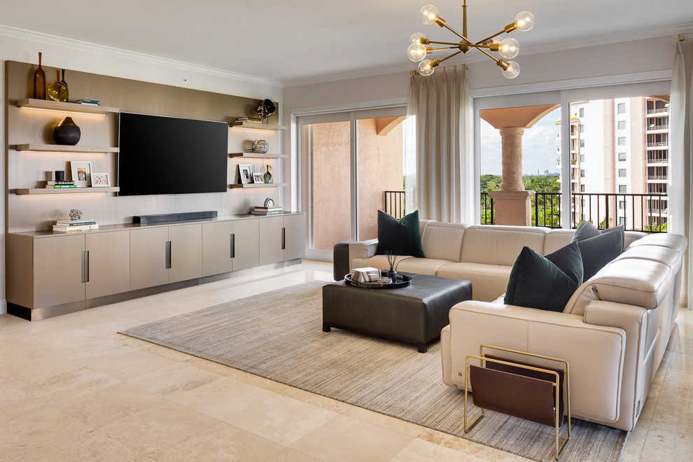Mittelgroßes, Offenes Modernes Wohnzimmer mit beiger Wandfarbe und Travertin in Miami