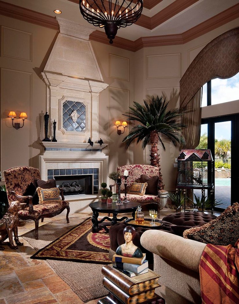 Cette photo montre un salon tendance avec un mur beige, une cheminée standard et un manteau de cheminée en carrelage.