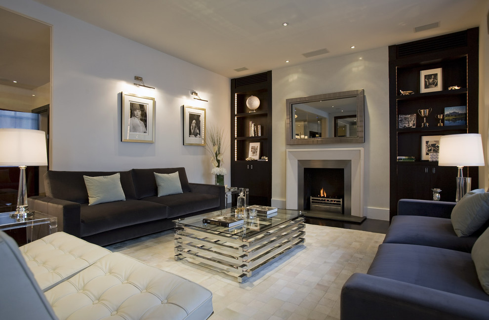 Cette photo montre un grand salon tendance avec une cheminée standard, aucun téléviseur, un mur gris, parquet foncé, un manteau de cheminée en bois et un sol marron.