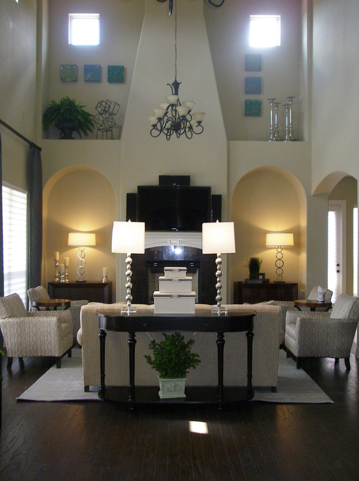 Photo of a contemporary living room in Austin.