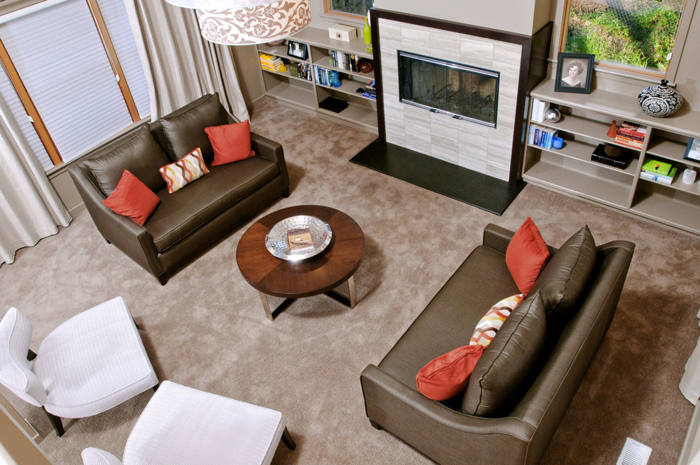 Идея дизайна: гостиная комната в современном стиле с красивыми шторами