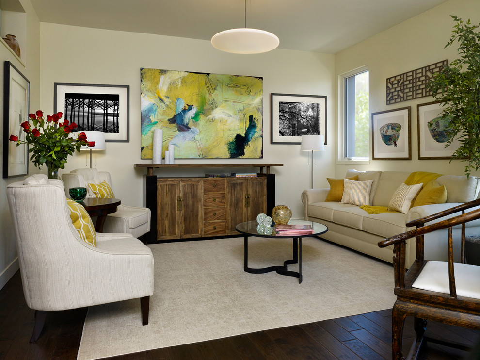 Idee per un soggiorno minimal con sala formale e pareti beige