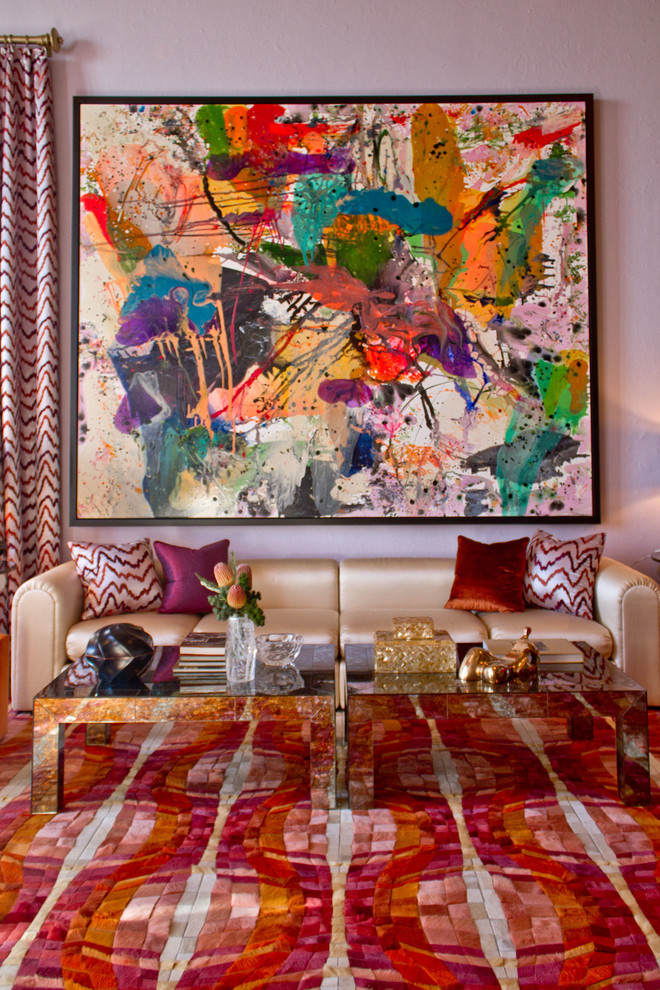 Modernes Wohnzimmer mit lila Wandfarbe in Austin