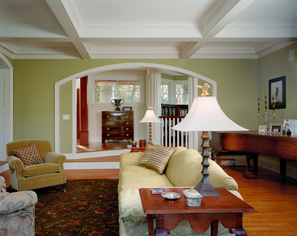 На фото: гостиная комната в современном стиле с музыкальной комнатой, зелеными стенами и ковром на полу