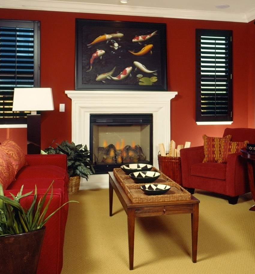 Imagen de salón cerrado contemporáneo de tamaño medio sin televisor con paredes rojas, moqueta y todas las chimeneas