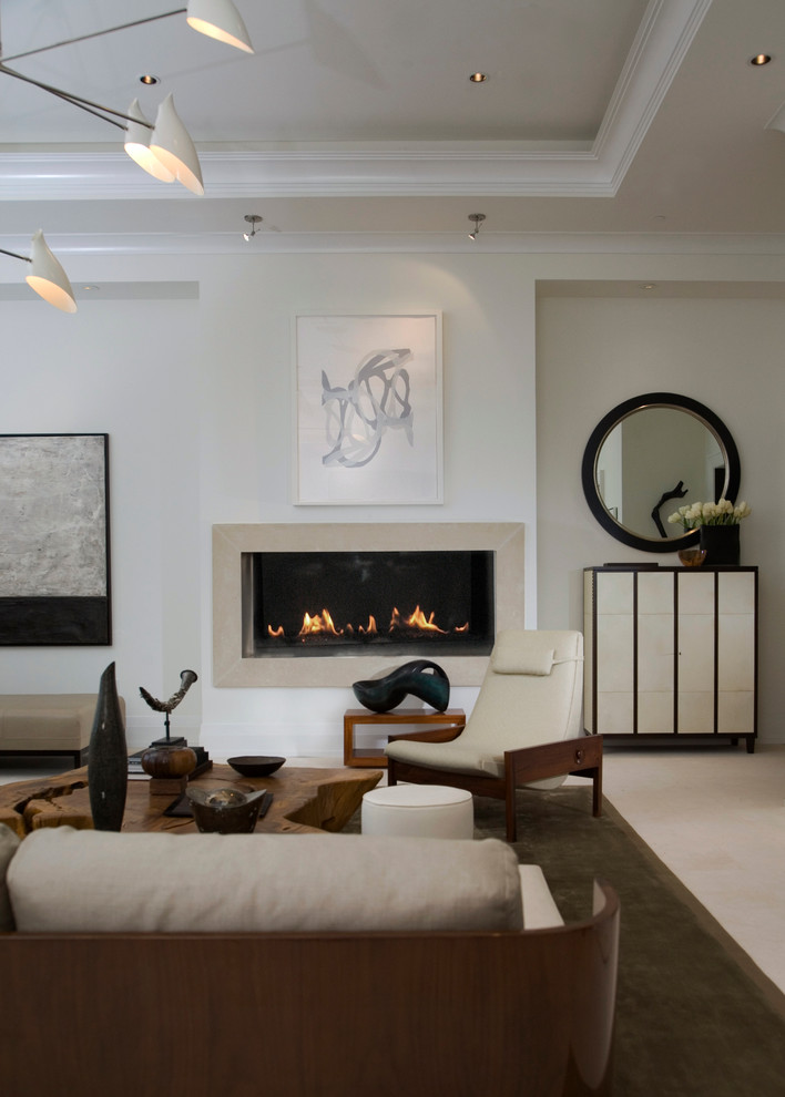 Cette photo montre un salon tendance avec un mur beige et une cheminée ribbon.