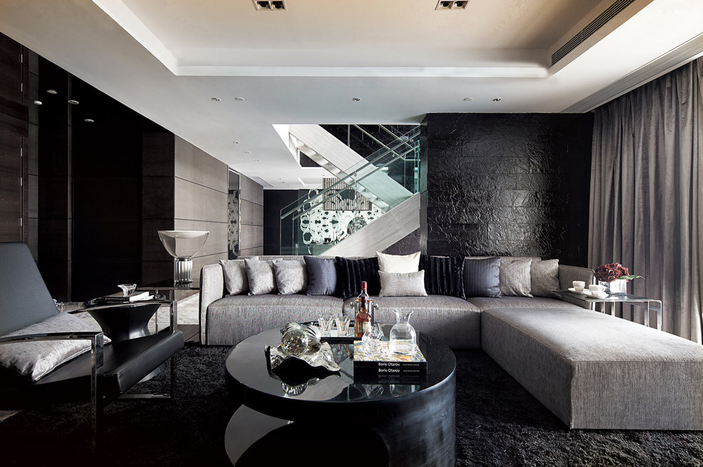 Repräsentatives, Fernseherloses Modernes Wohnzimmer ohne Kamin mit schwarzer Wandfarbe in Sonstige