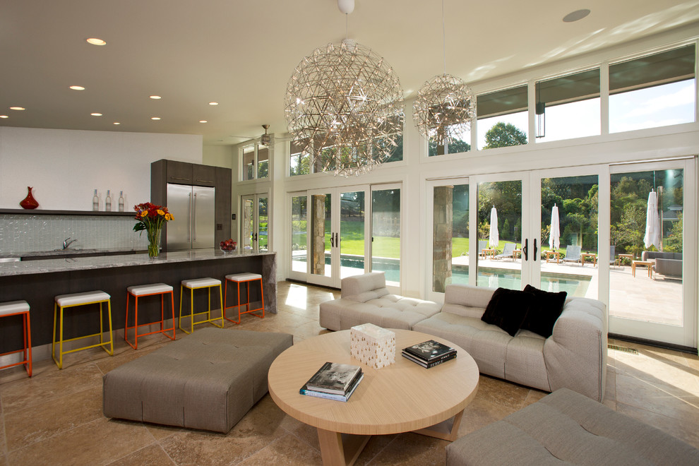 Идея дизайна: парадная, открытая гостиная комната в современном стиле с белыми стенами без камина, телевизора
