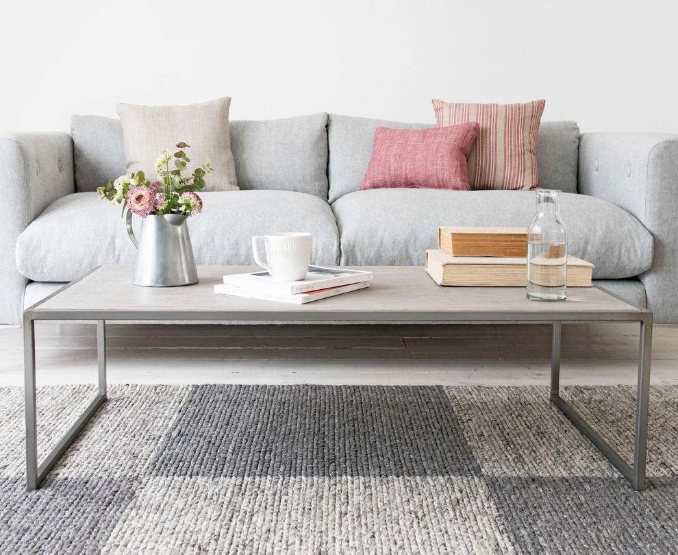 Immagine di un soggiorno design di medie dimensioni con pareti grigie e parquet chiaro
