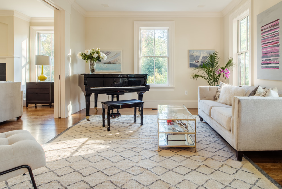Inspiration för klassiska separata vardagsrum, med ett musikrum, beige väggar, mellanmörkt trägolv och brunt golv