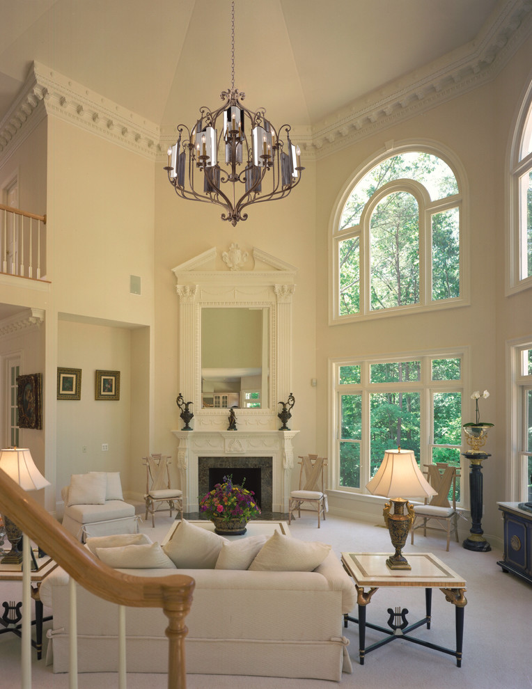 Источник вдохновения для домашнего уюта: парадная гостиная комната в классическом стиле с стандартным камином
