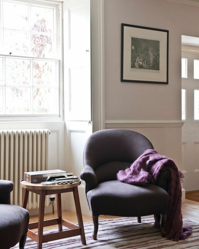 Mid-sized country living room photo in London