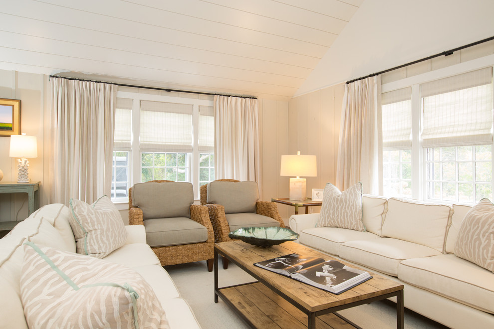 Immagine di un grande soggiorno stile marinaro aperto con pareti beige