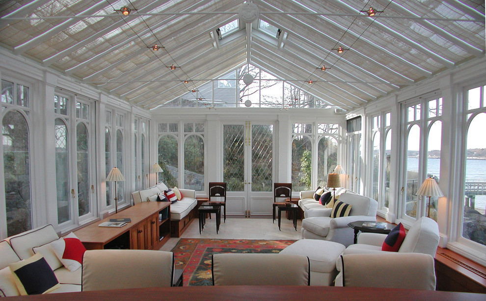 Источник вдохновения для домашнего уюта: большая терраса в морском стиле с ковровым покрытием без камина