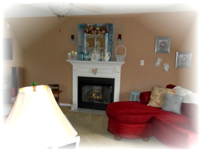 Example of an eclectic living room design in Raleigh