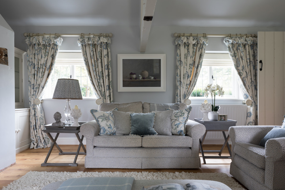 Inspiration for a farmhouse living room remodel in West Midlands