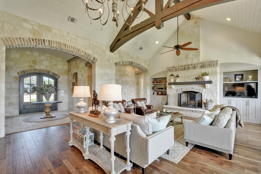 Inspiration for a country living room remodel in Austin