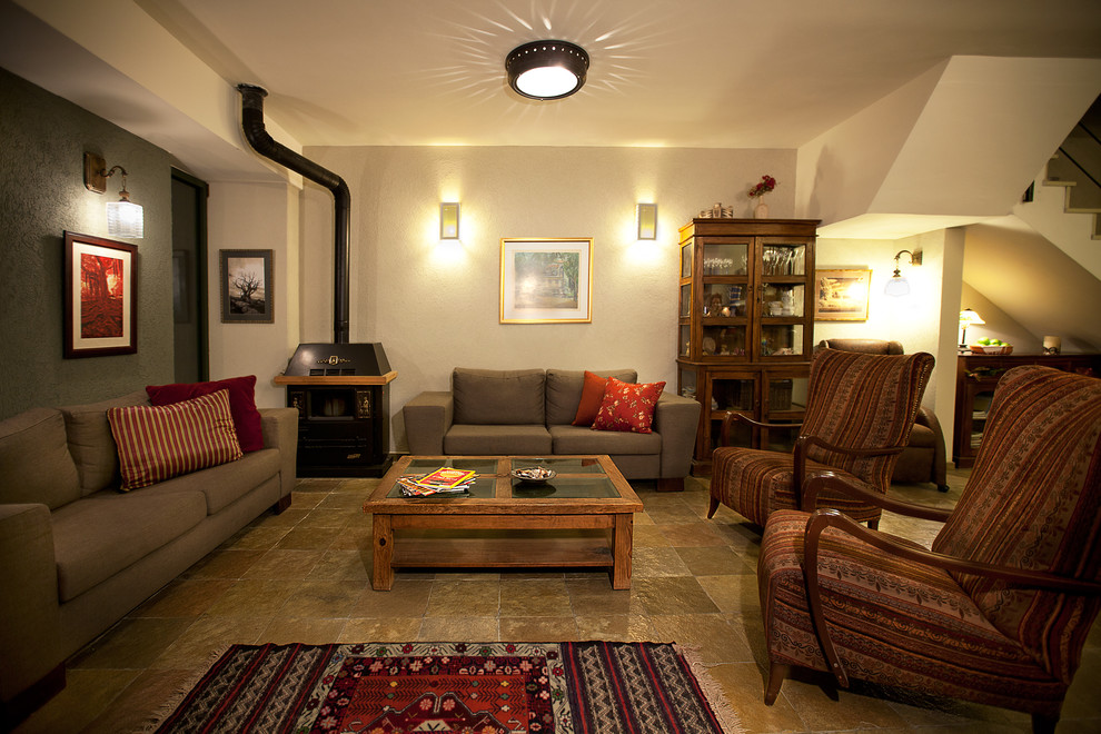 Example of a mountain style living room design in Tel Aviv