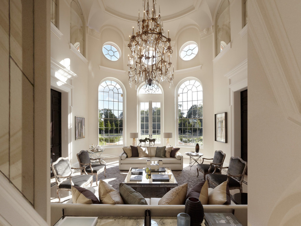 Abgetrenntes, Repräsentatives Klassisches Wohnzimmer mit beiger Wandfarbe in London