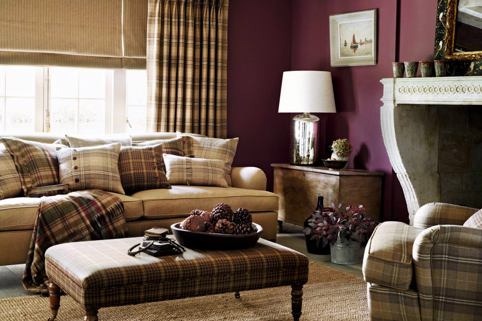Esempio di un soggiorno chic con pareti viola
