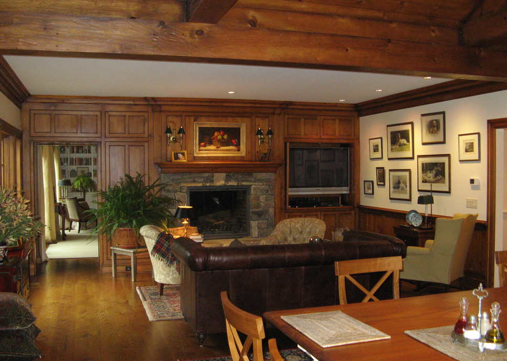 Réalisation d'un grand salon tradition fermé avec une salle de réception, un mur beige, moquette, une cheminée standard et un manteau de cheminée en béton.