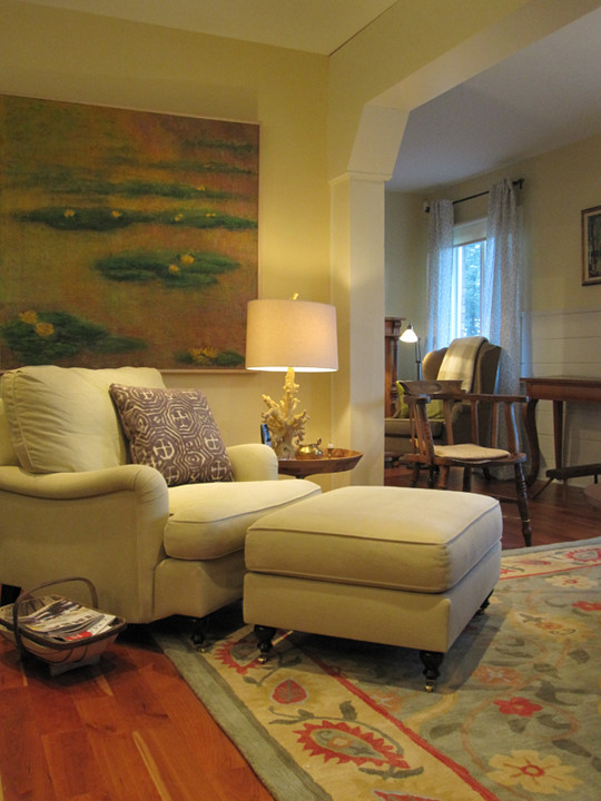 Elegant living room photo in Toronto