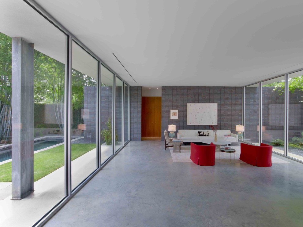Пример оригинального дизайна: большая парадная, изолированная гостиная комната в стиле модернизм с серыми стенами и бетонным полом без камина, телевизора