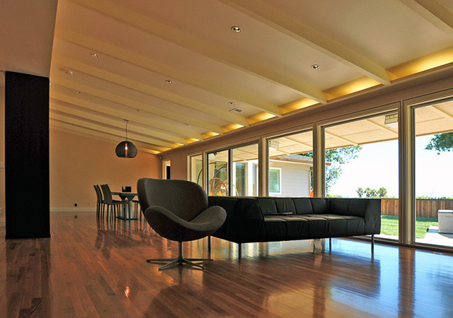 Cove Lights At Sloped Ceiling Modern Living Room San Francisco By Kwan Design Architects Houzz Ie - How To Light A Sloped Ceiling
